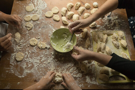 Stuffing dumplings