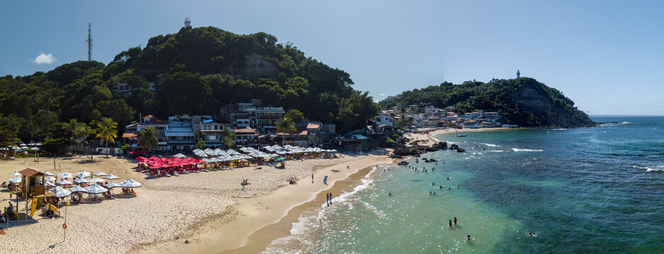 Imagem a&eacute;rea de Morro de S&atilde;o Paulo, Ilha de Tinhar&eacute;, Cairu, Bahia, Brasil