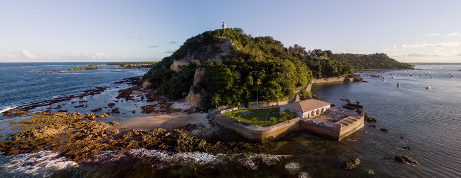 Imagem a&eacute;rea da Fortaleza de Morro de S&atilde;o Paulo, Ilha de Tinhar&eacute;, Cairu, Bahia, Brasil