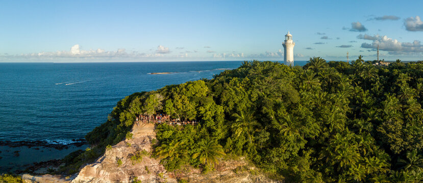 Imagem a&eacute;rea de Morro de S&atilde;o Paulo, Ilha de Tinhar&eacute;, Cairu, Bahia, Brasil