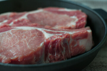Closeup photo of pieces of meat in a steak pan
