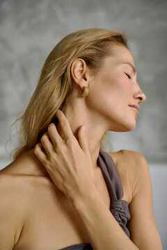 close-up of a female portrait with neck and collarbones