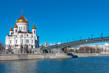 Fototapeta na wymiar Moscow. Russia. View of the Cathedral of Christ the Savior and the Patriarchal Bridge
