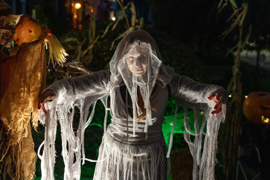 Scary Halloween Costume Female Ghost
