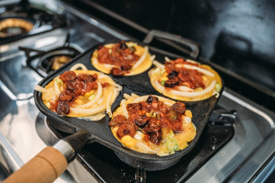 Savoury pasta muffins