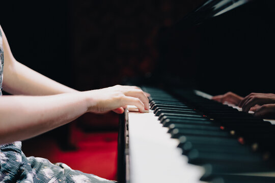 pianist plays the piano