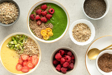 Pineapple and spinach detox breakfast smoothie bowls