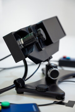 Eye tracking device