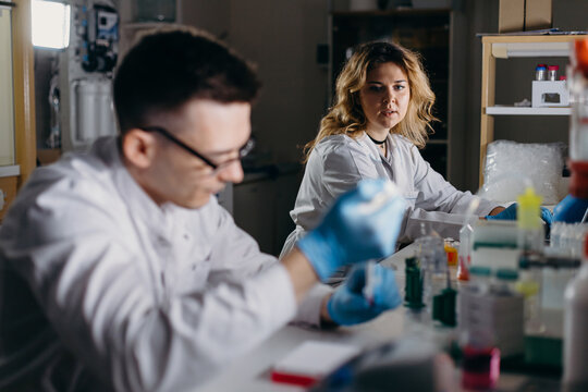 Biologist talking to colleague in DNA lab