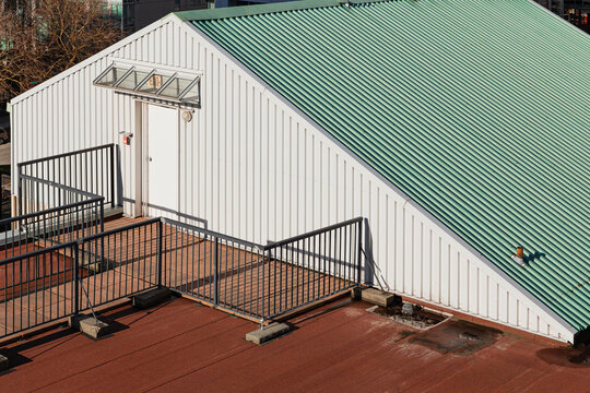 A triangular sheet porch