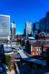 東京駅とビル