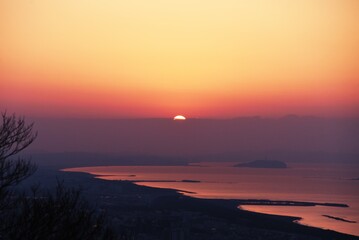 A view of the moment of sunrise and the silhouette of the morning glow. 