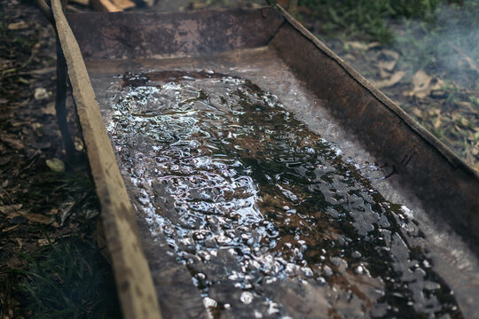 Container to prepare the farina
