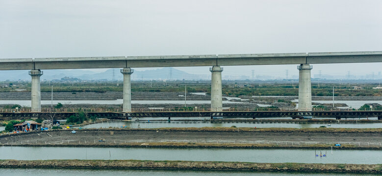 Cross-river high-speed bridge under construction