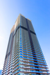 Obraz premium Landscape photograph looking up at a high-rise apartment_c_11