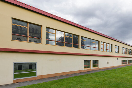 school building in diagonal perspective
