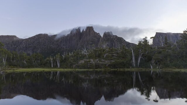 sunrise timelapse of mt geryon and pool of memories at the labyrinth in cradle mountain-lake st clair national park of tasmania, australia