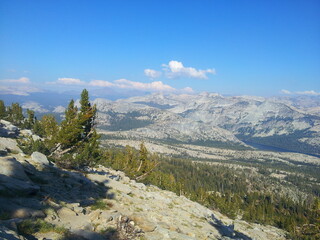 Fototapeta na wymiar Tuolumne Meadows and the high Sierra from Mt Hoffman trail