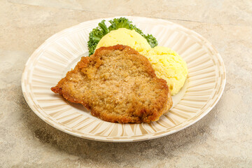 Crispy chicken schnitzel with mashed potato