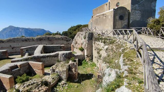 Capri - Panoramica dei ruderi di Villa Jovis