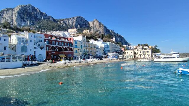 Capri - Panoramica del porto di Marina Grande dal molo