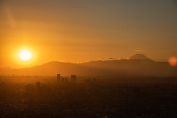 Naklejka premium 夕日と富士山