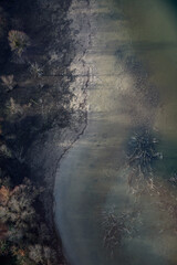 vue aérienne d'un lac à Flins dans les Yvelines en France