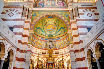 Fototapeta na wymiar Notre Dame de la Garde Basilica, Marseilles