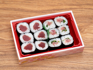 巻き寿司　鉄火巻きとネギトロ巻き