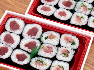 巻き寿司　鉄火巻きとネギトロ巻き