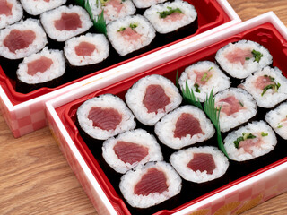 巻き寿司　鉄火巻きとネギトロ巻き