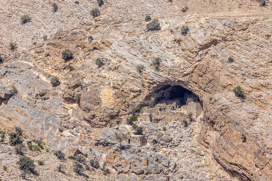 hidden cave oman
