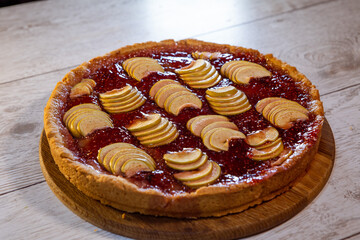 shortbread pie with apples and berry jam