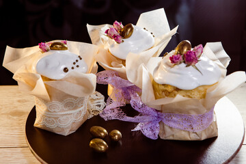 easter cakes decorated with cinnamon and candied fruits