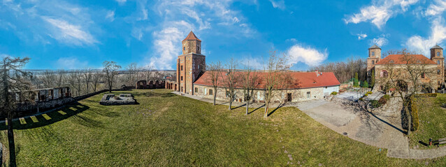 miasto Toszek, stary zamek, gród z IX wieku, panorama z lotu ptaka. Śląsk w Polsce