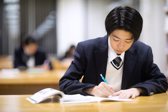 男子高校生 の画像 1 545 309 件の Stock 写真 ベクターおよびビデオ Adobe Stock