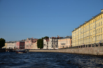 Quais de la Neva à Saint-Pétersbourg. Russie