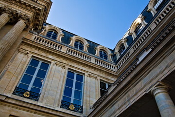 Fototapeta premium Buildings royal palace in Paris