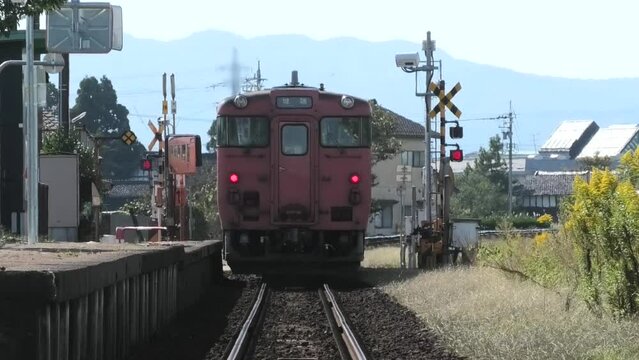 林駅　キハ47