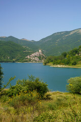 Fototapeta na wymiar Turano lake, in Rieti province, Lazio, Italy