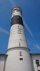 Leuchtturm in Kampen auf Sylt von schräg unten - Langer Christian - obrazy, fototapety, plakaty