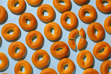 Fresh cripsy bagels background texture with one broken