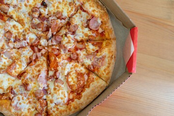 pizza cheese crust meat in a box topping sauce vegetables delicious fast food