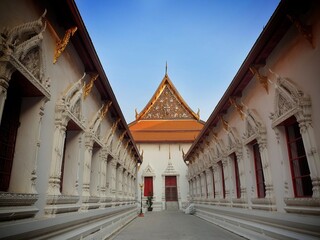 Walk way to the temple, Wat Mahathat Yuwarajarangsarit Rajaworamahavihara.