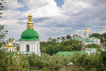 Fototapeta na wymiar church in the park