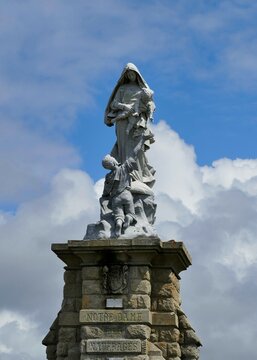La statue Notre-Dame-des-Naufragés à la Pointe du Raz