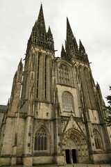 Fototapeta premium La façade de la cathédrale Saint-Corentin à Quimper