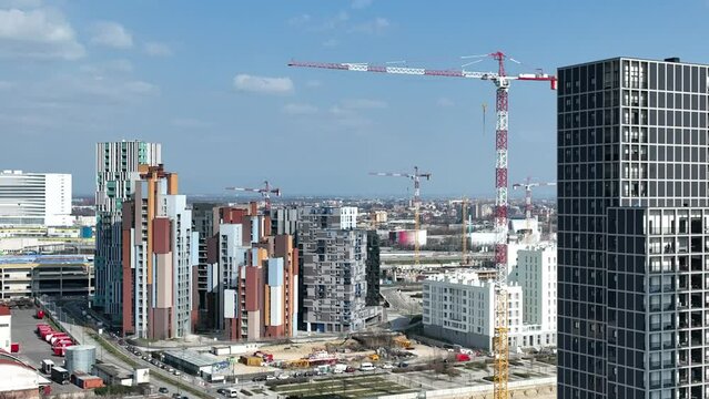 Milano, Italia, nuove costruzioni 
Cantiere edile del nuovo quartiere di Milano in completa espansione,. Vista aerea. 
