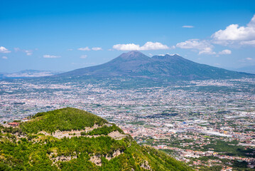Wide view of the southern side of Mount Vesuvius and of the urban agglomeration that extends towards the Lattari Mountains. - obrazy, fototapety, plakaty