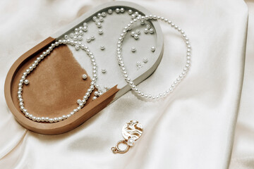 Gypsum marble decorative stand pearl jewelry beads.